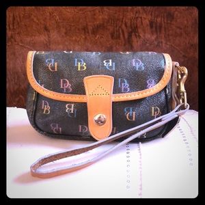 Dooney & Bourke wristlet